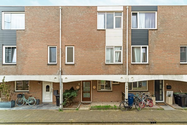 Verkocht onder voorbehoud: Ruime Arcadewoning met lange achtertuin rustig gelegen in de Staatsliedenwijk nabij het stadscentrum van Almere